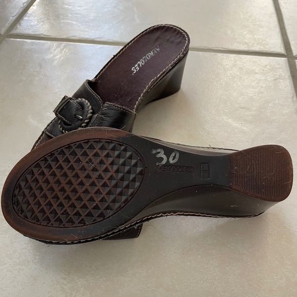 Slide on Wedge Sandles - Picture 4 of 4